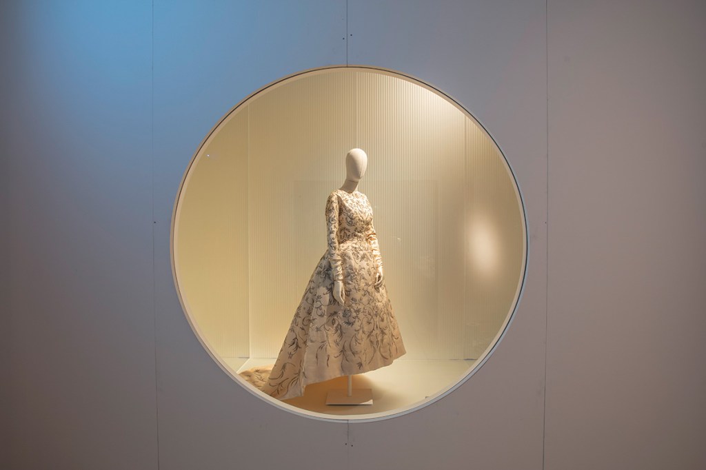 L’Eredità di Balenciaga in mostra a&nbsp;Milano