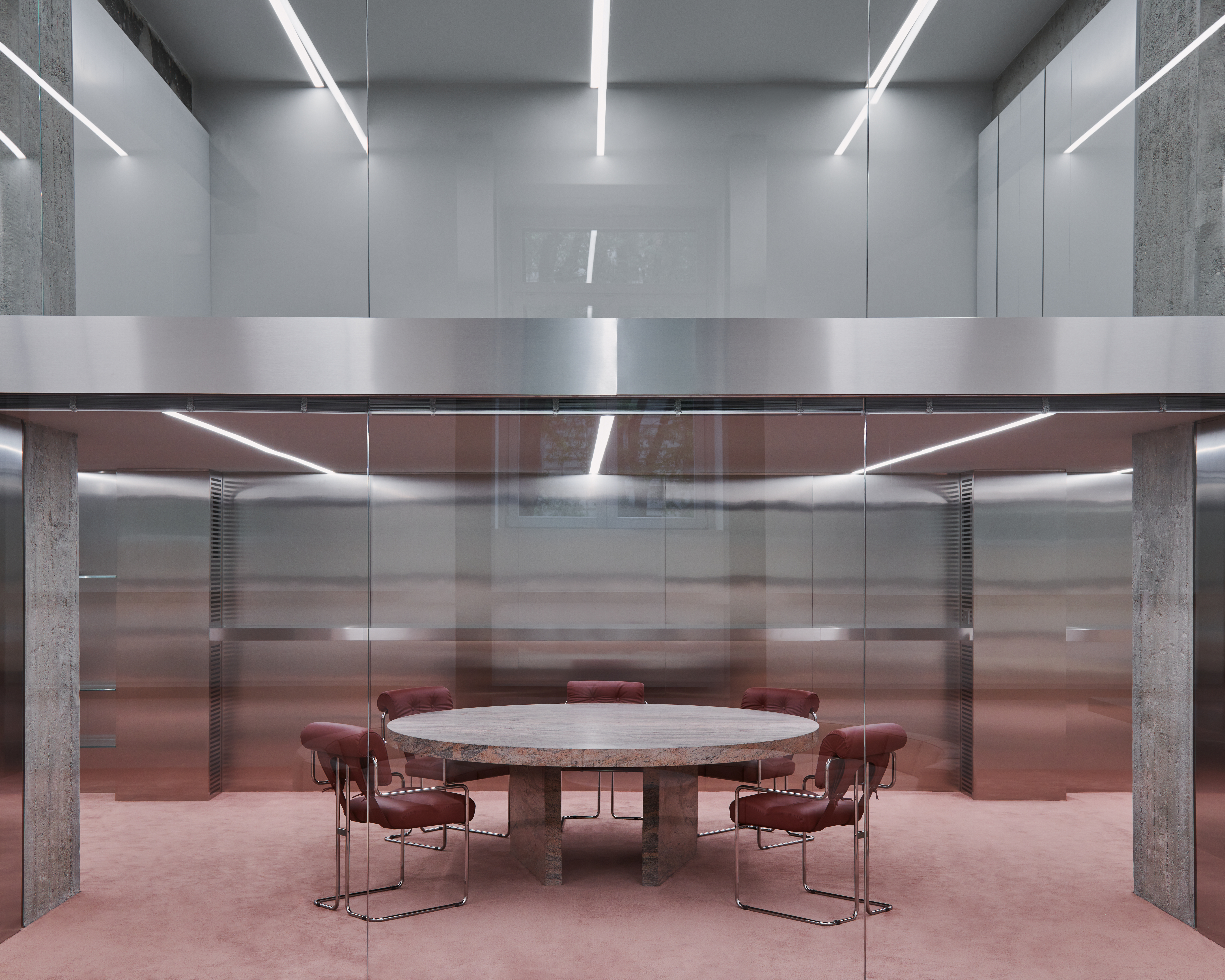 Studioboom per Paris Texas: un armonioso equilibrio di contrasti nel design del nuovo showroom