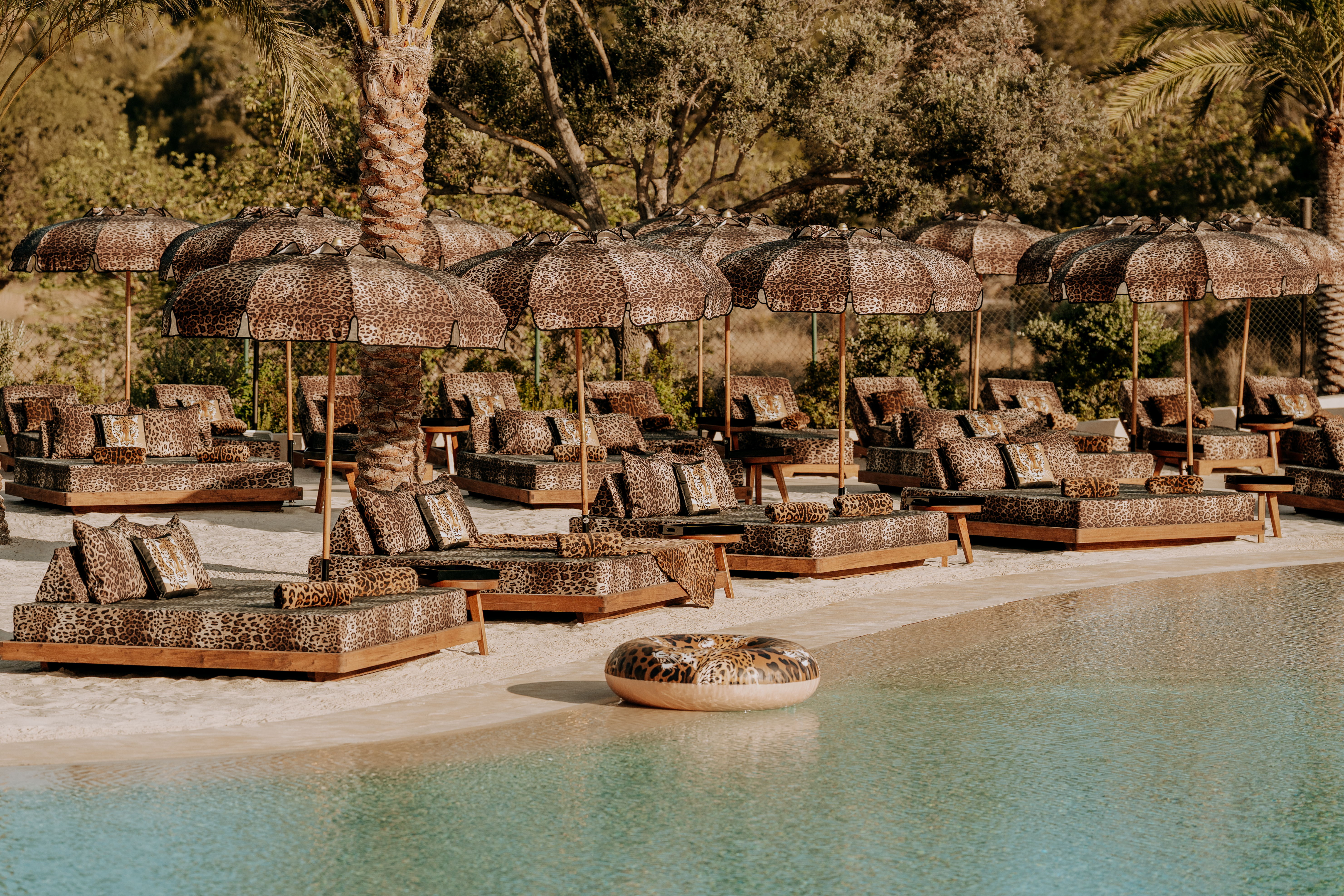 L’estate 2025 firmata Dolce&Gabbana: il take-over che trasforma CLAP HOUSE Ibiza
