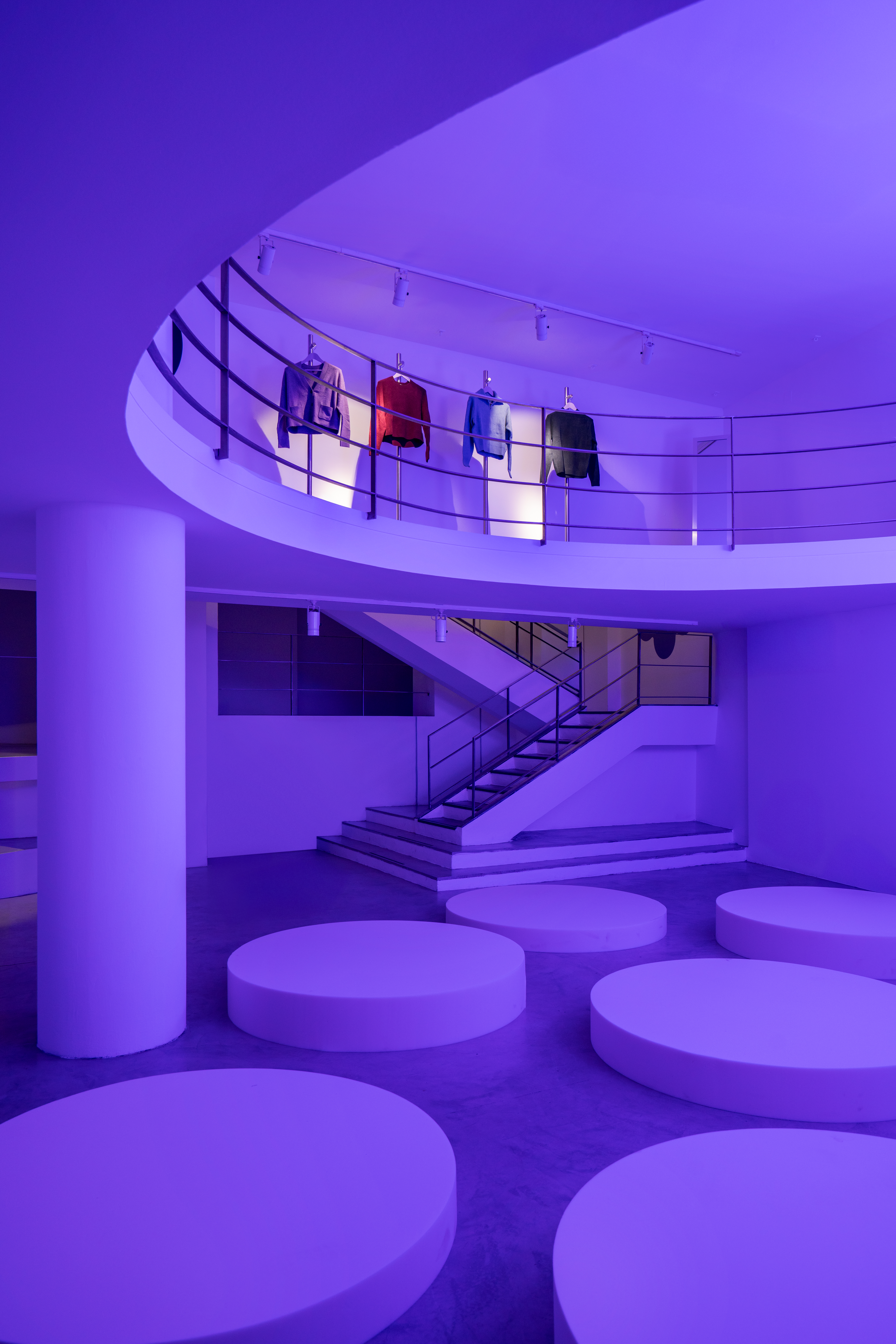UNIQLO arriva a Milano con Soufflé House: un omaggio al colore, alla morbidezza e alla leggerezza