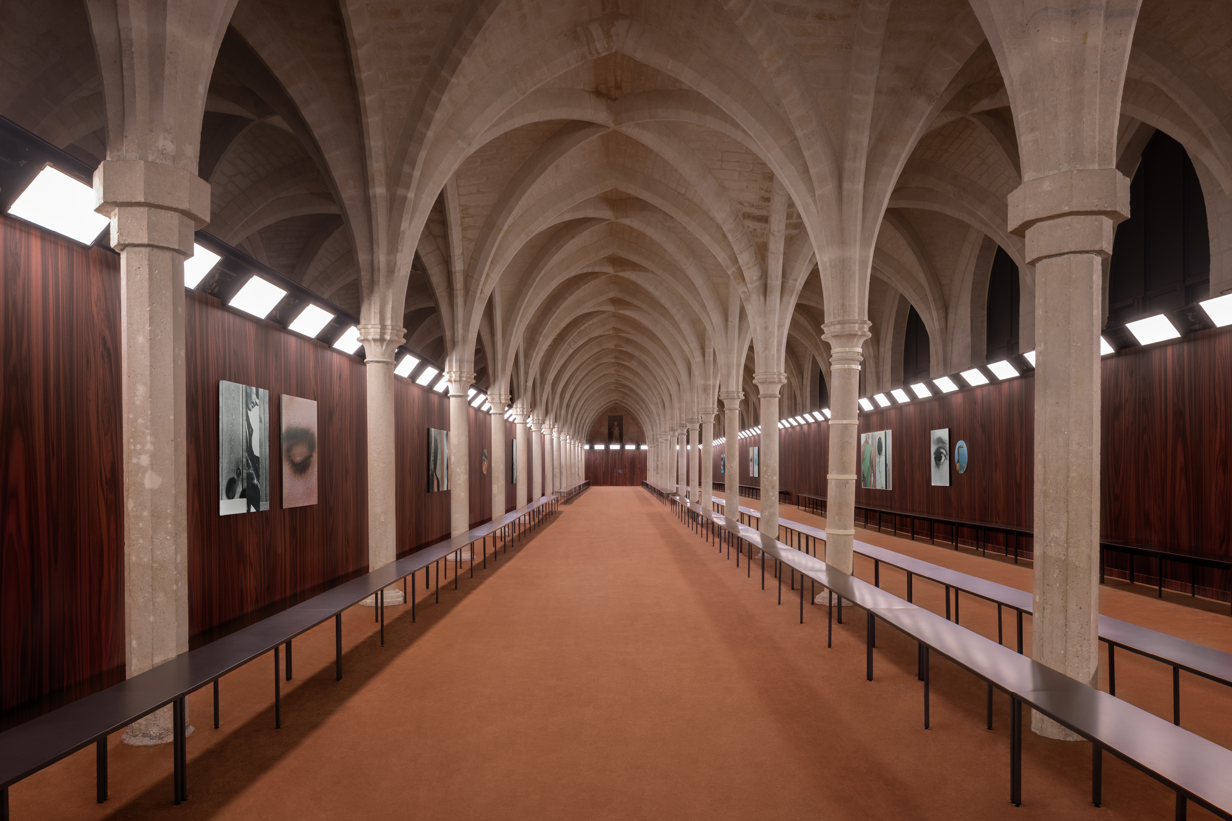 Acne Studios SS26 — Architettura del desiderio e della metamorfosi