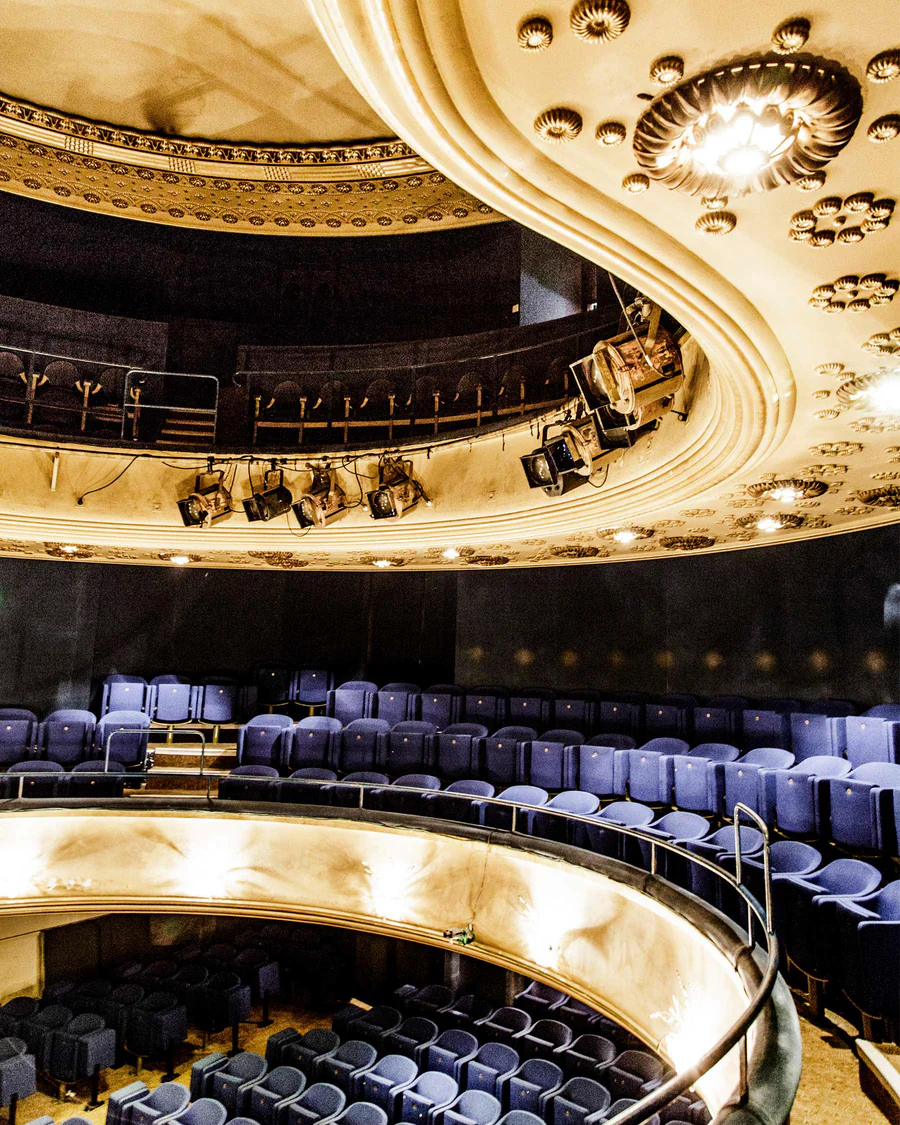 Théâtre Daunou: il teatro blu di Parigi decorato da Jeanne Lanvin