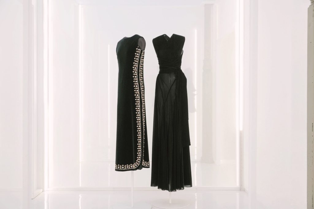 Balenciaga e Alaïa: scultori della forma al Museo del Tessuto di&nbsp;Prato