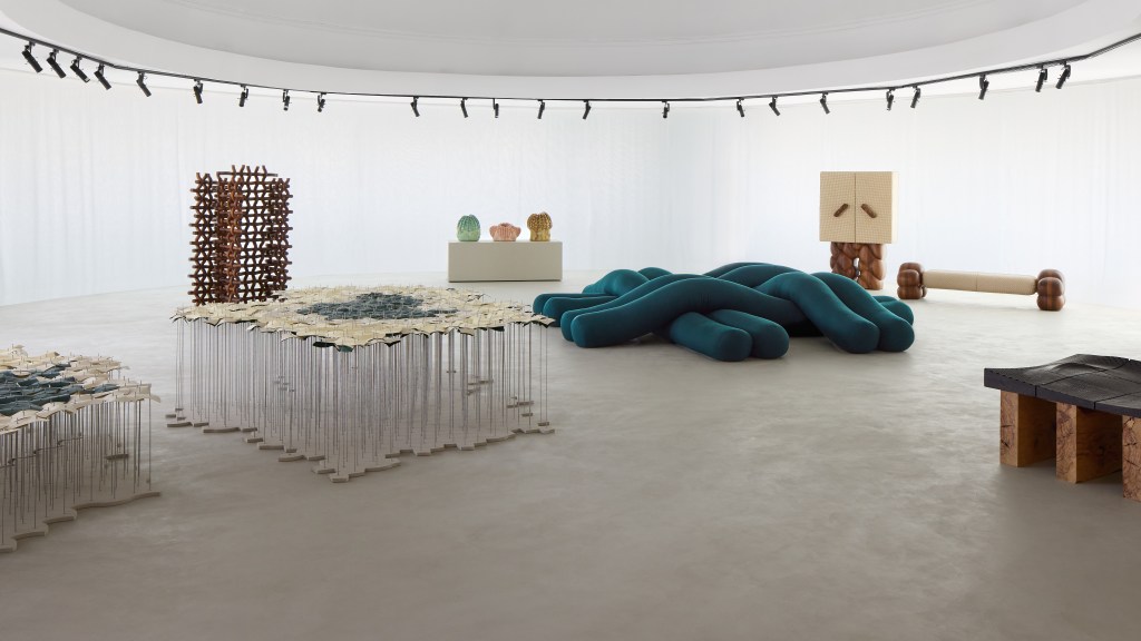 Bottega Veneta “Destinations”: l’intreccio come geografia culturale a NOMAD Abu&nbsp;Dhabi