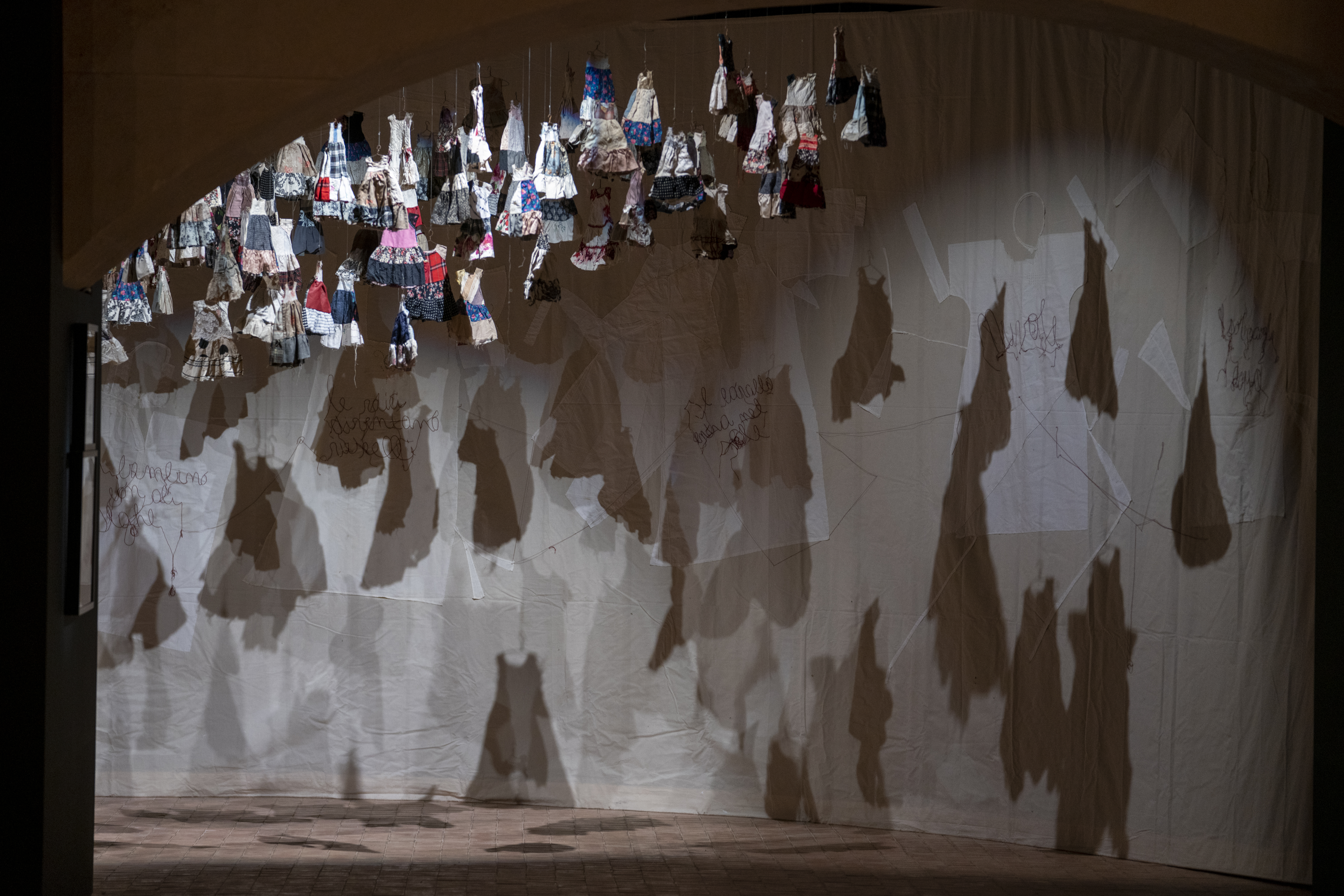 L’arte di Maria Lai e Antonio Marras in mostra a Milano