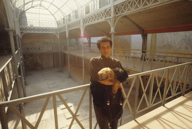 La storia dietro alla Fondazione di Azzedine Alaïa: il luogo in cui ha vissuto e lavorato