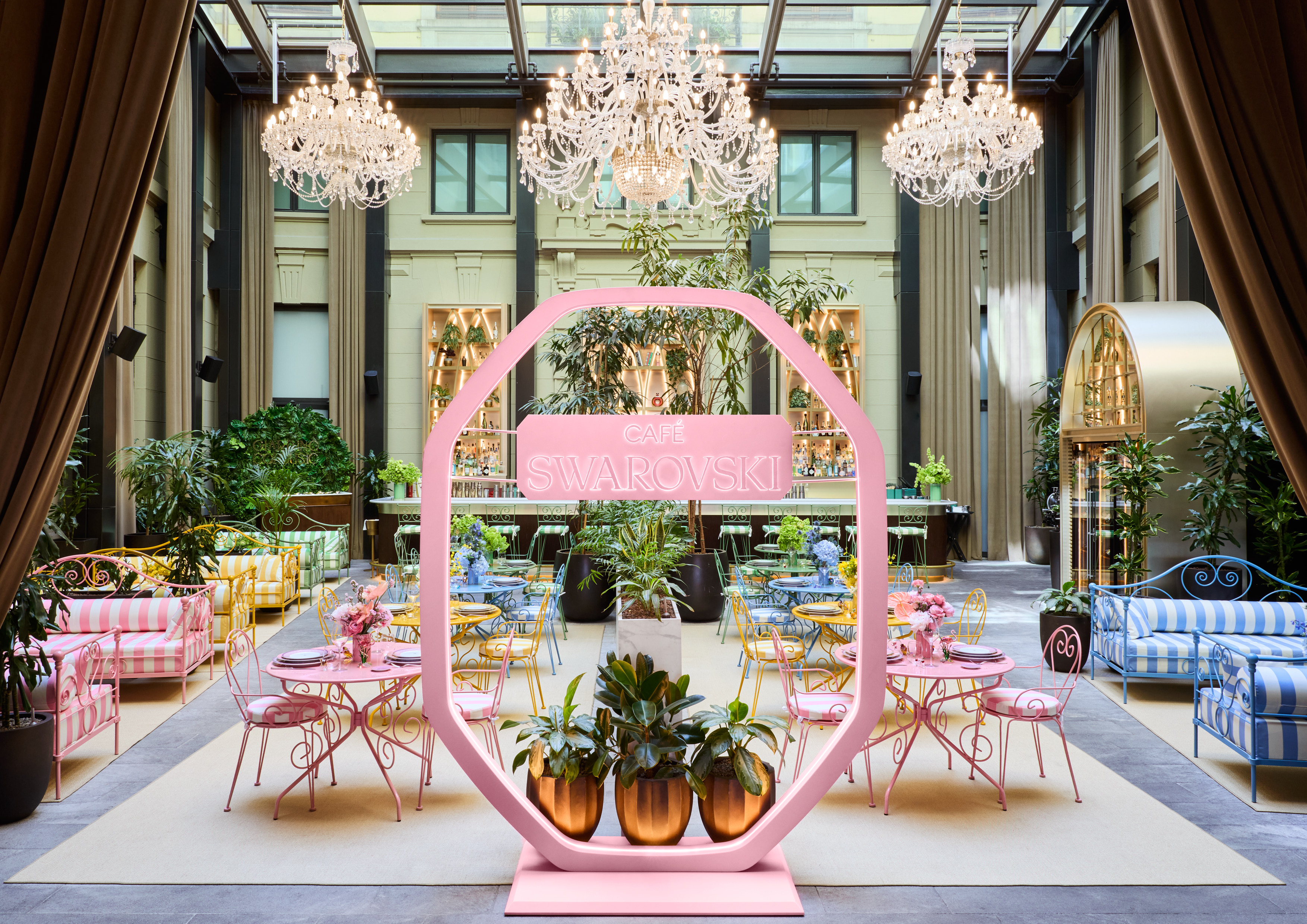 Cristalli sotto il cielo milanese. Swarovski al Giardino Cordusio