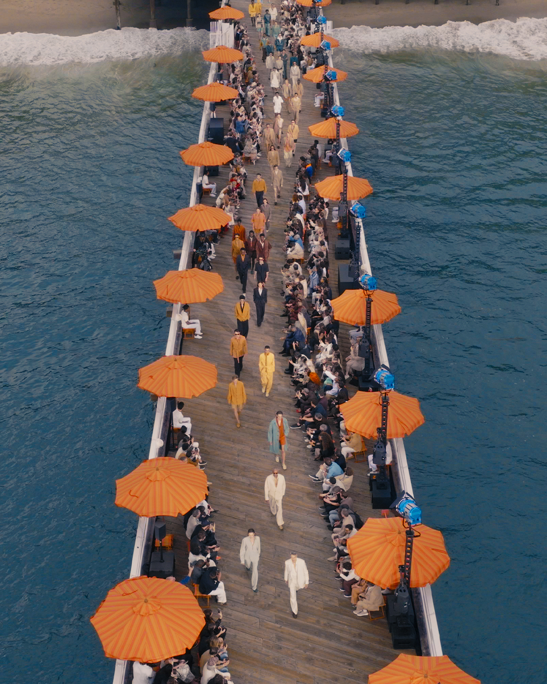 ZEGNA sfila al Malibu Pier e porta l’estate italiana a Los Angeles